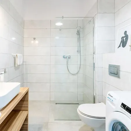 Ukiel Park 5 Przy Plazy Miejskiej - Free Parking, Fv דירה